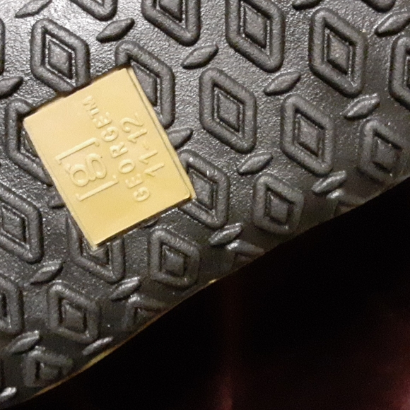 Men brand new slippers - Picture 2 of 8